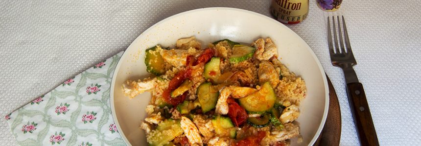 Cuscús al azafrán con pollo y verduras